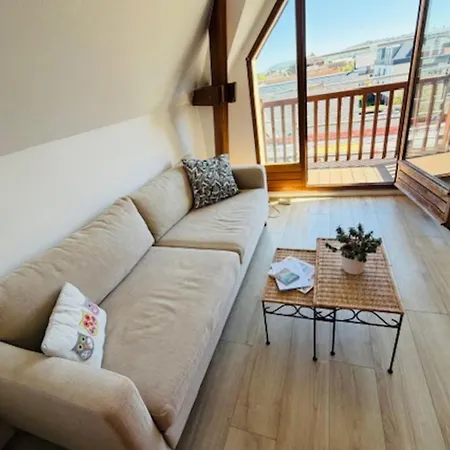 Flat 2 Steps From The - 2 Bedrooms